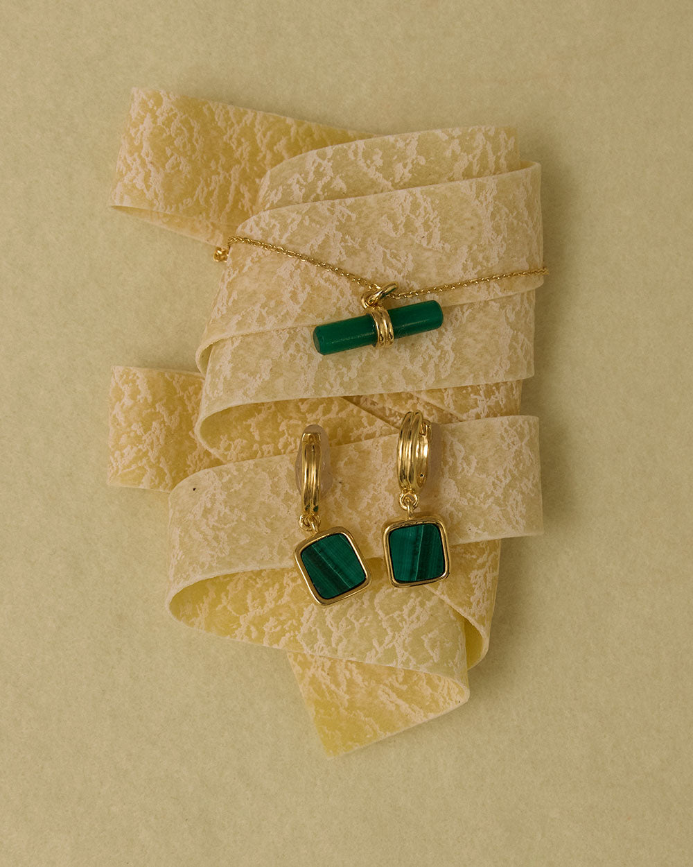 Kirstin Ash Green Onyx T-Bar Necklace, Gold